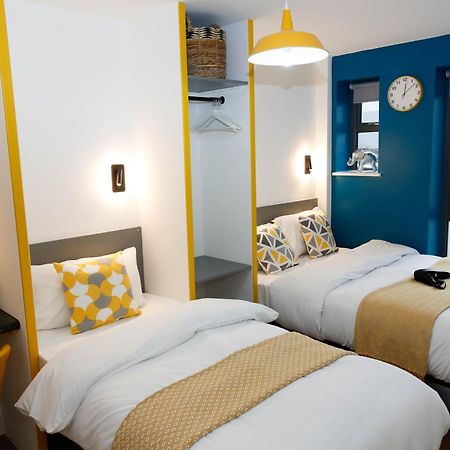 New Luxury Apartments In Central Location Next To Shops, Cafes, Bars & Metro Londen Buitenkant foto
