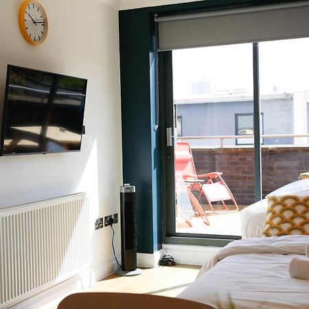 New Luxury Apartments In Central Location Next To Shops, Cafes, Bars & Metro Londen Buitenkant foto