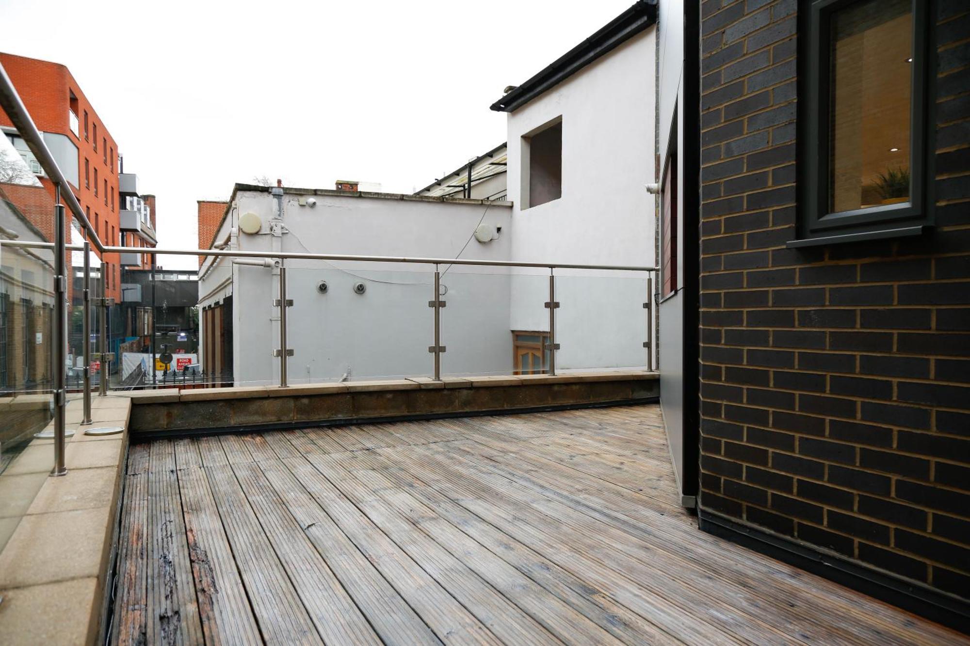 New Luxury Apartments In Central Location Next To Shops, Cafes, Bars & Metro Londen Buitenkant foto