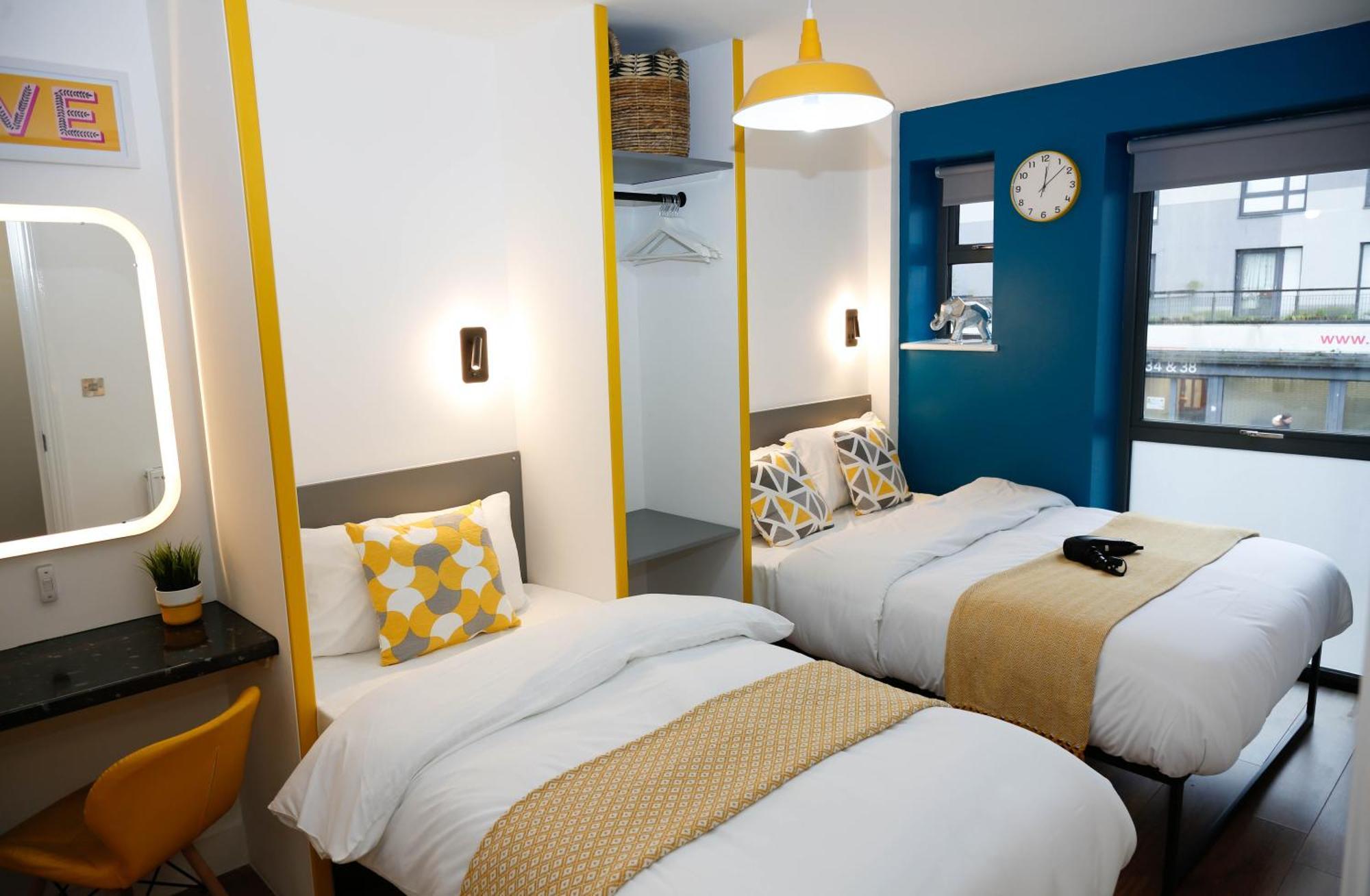 New Luxury Apartments In Central Location Next To Shops, Cafes, Bars & Metro Londen Buitenkant foto