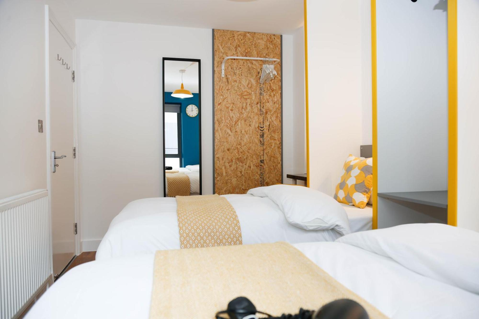 New Luxury Apartments In Central Location Next To Shops, Cafes, Bars & Metro Londen Buitenkant foto