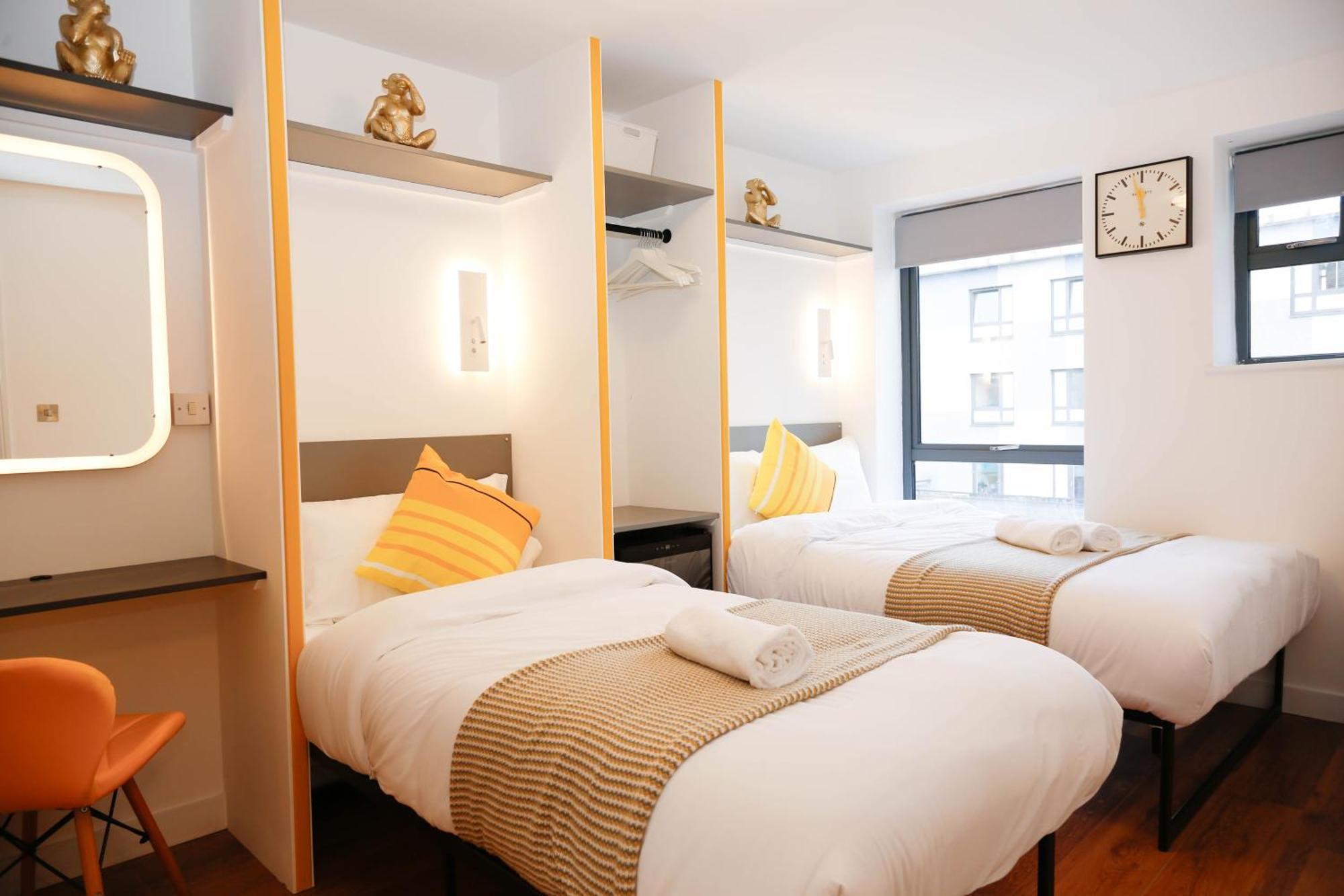 New Luxury Apartments In Central Location Next To Shops, Cafes, Bars & Metro Londen Buitenkant foto