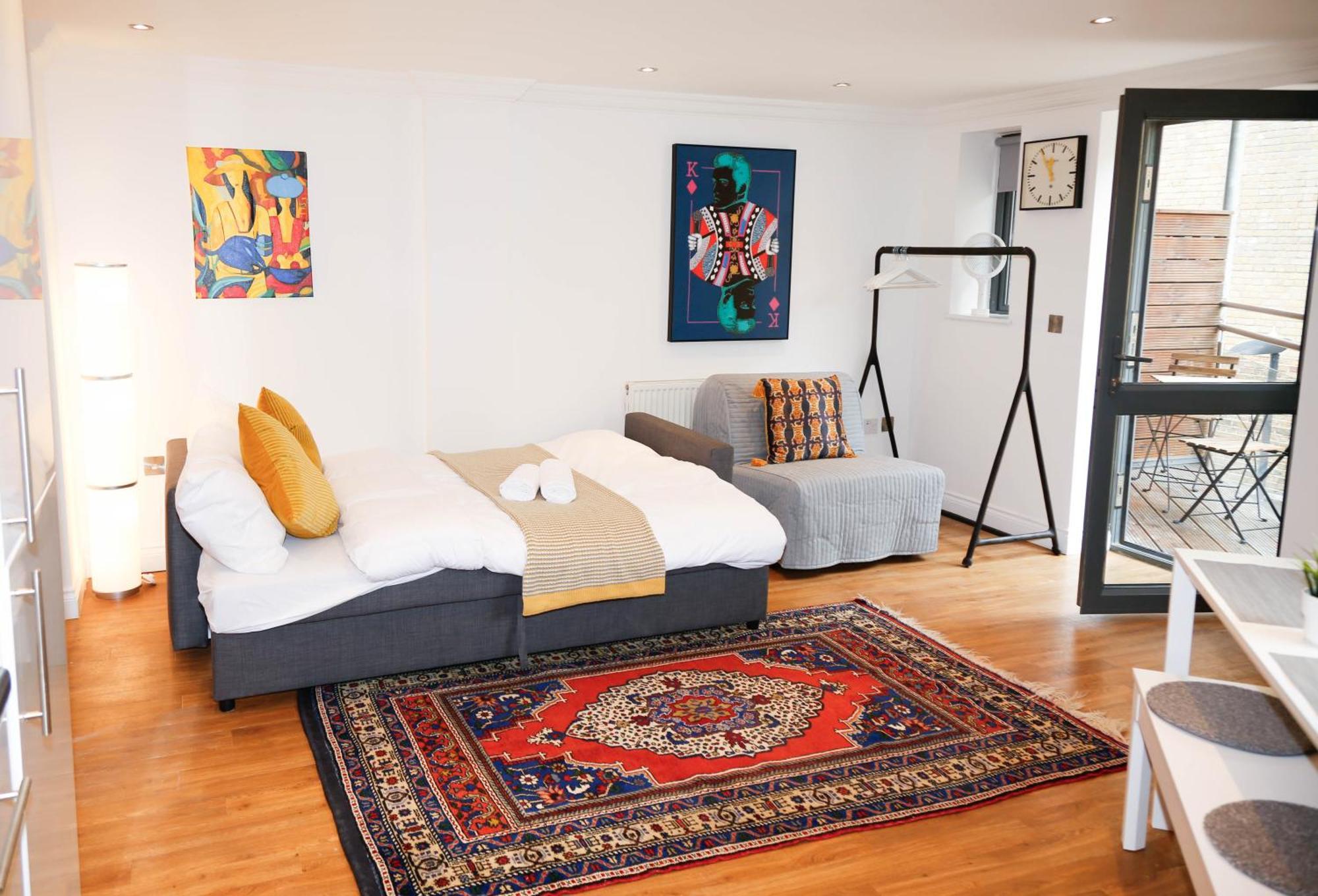 New Luxury Apartments In Central Location Next To Shops, Cafes, Bars & Metro Londen Buitenkant foto