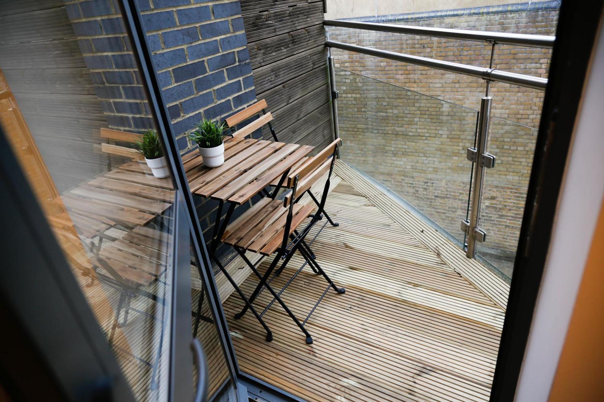 New Luxury Apartments In Central Location Next To Shops, Cafes, Bars & Metro Londen Buitenkant foto