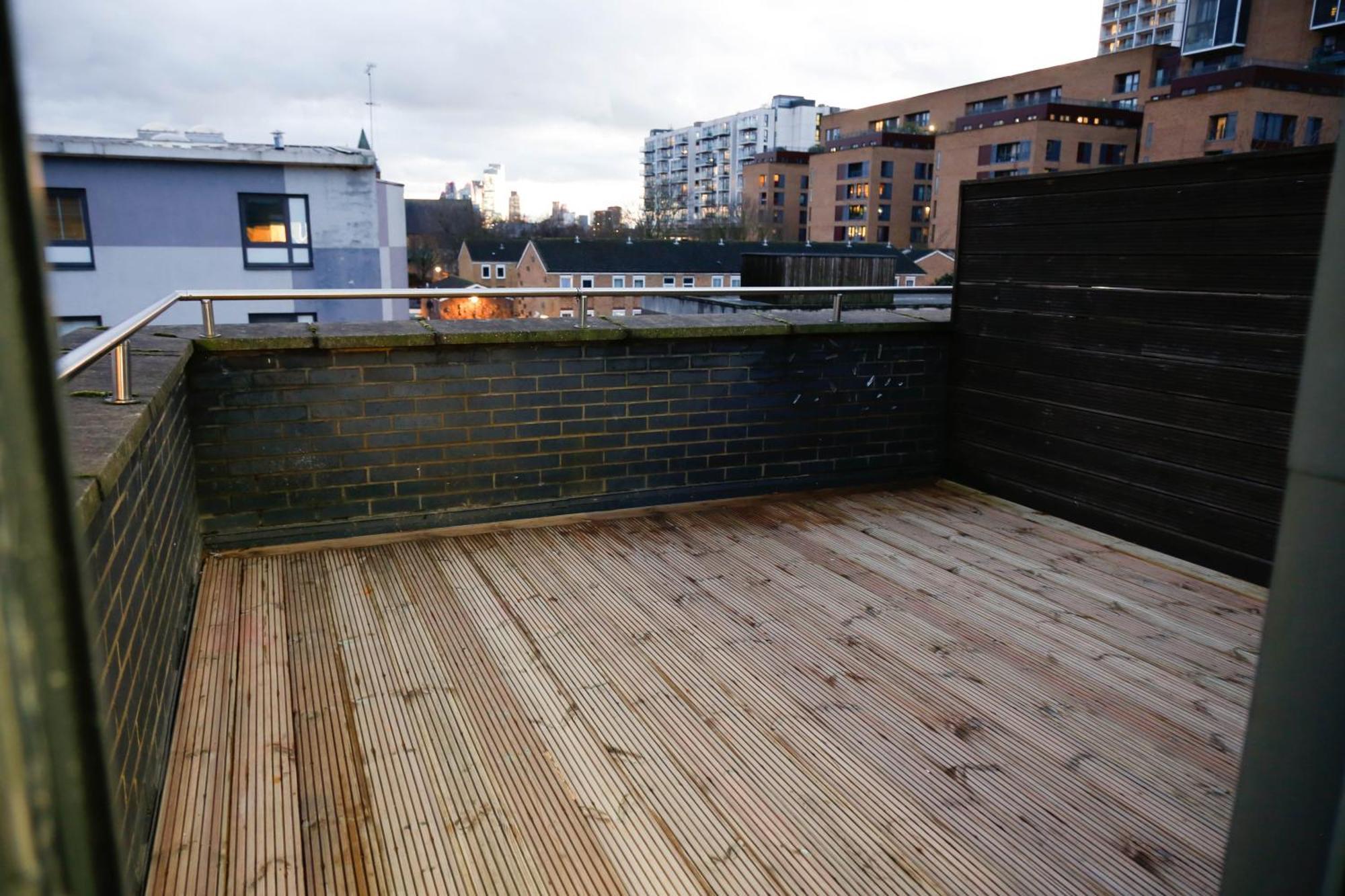 New Luxury Apartments In Central Location Next To Shops, Cafes, Bars & Metro Londen Buitenkant foto