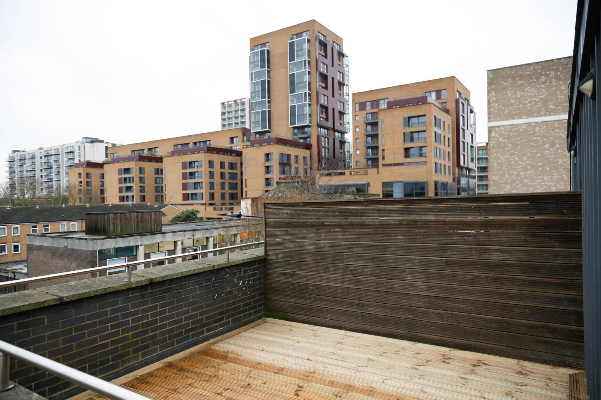 New Luxury Apartments In Central Location Next To Shops, Cafes, Bars & Metro Londen Buitenkant foto