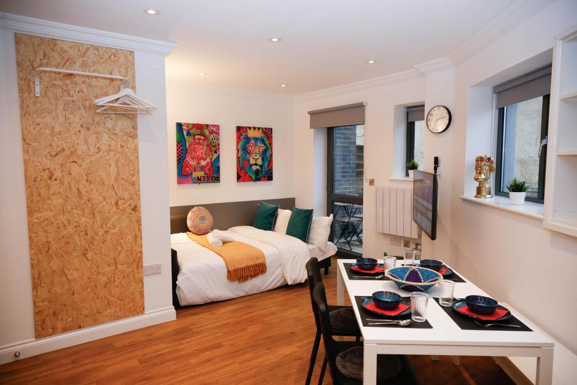 New Luxury Apartments In Central Location Next To Shops, Cafes, Bars & Metro Londen Buitenkant foto