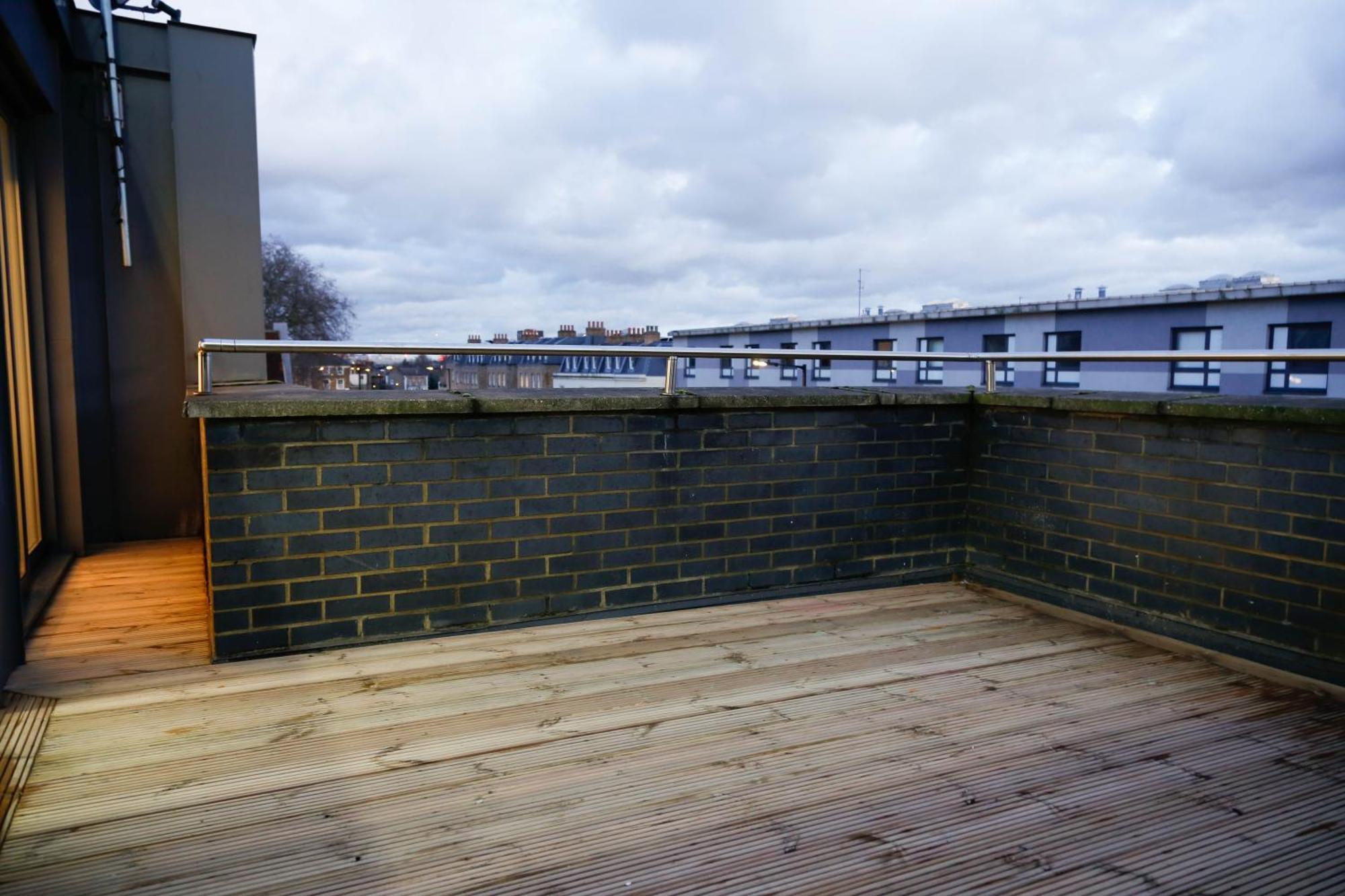 New Luxury Apartments In Central Location Next To Shops, Cafes, Bars & Metro Londen Buitenkant foto