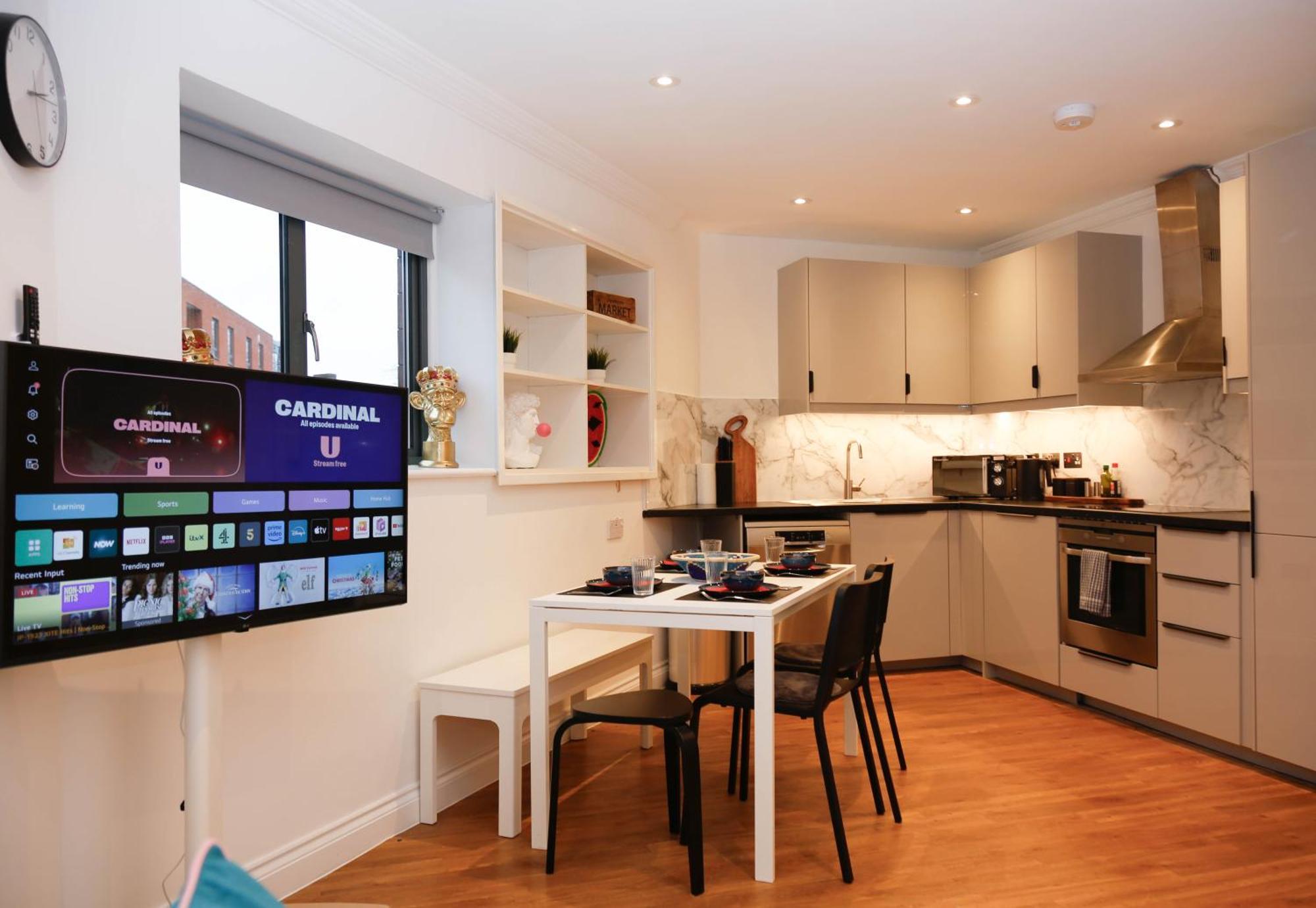 New Luxury Apartments In Central Location Next To Shops, Cafes, Bars & Metro Londen Buitenkant foto