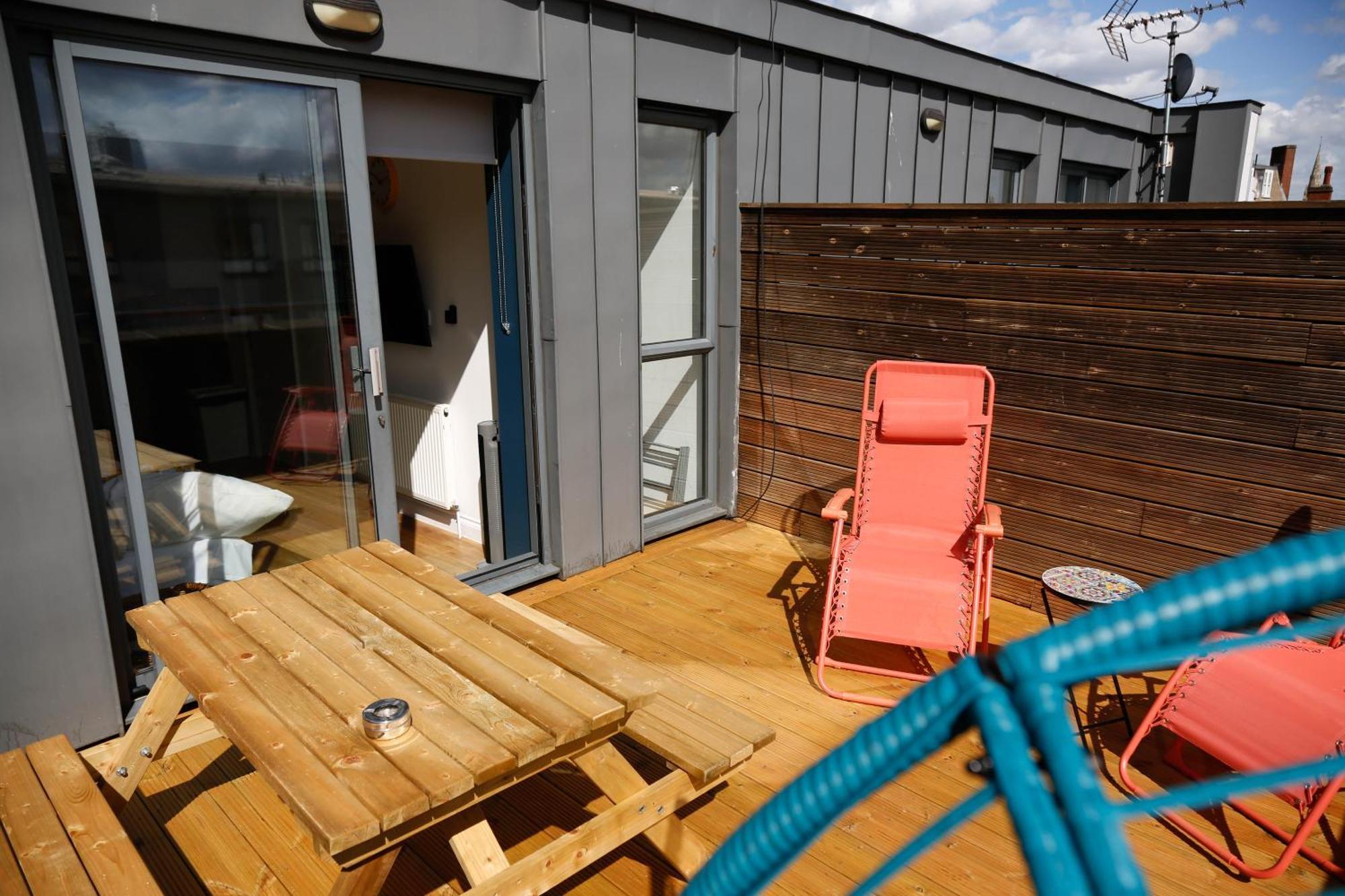 New Luxury Apartments In Central Location Next To Shops, Cafes, Bars & Metro Londen Buitenkant foto