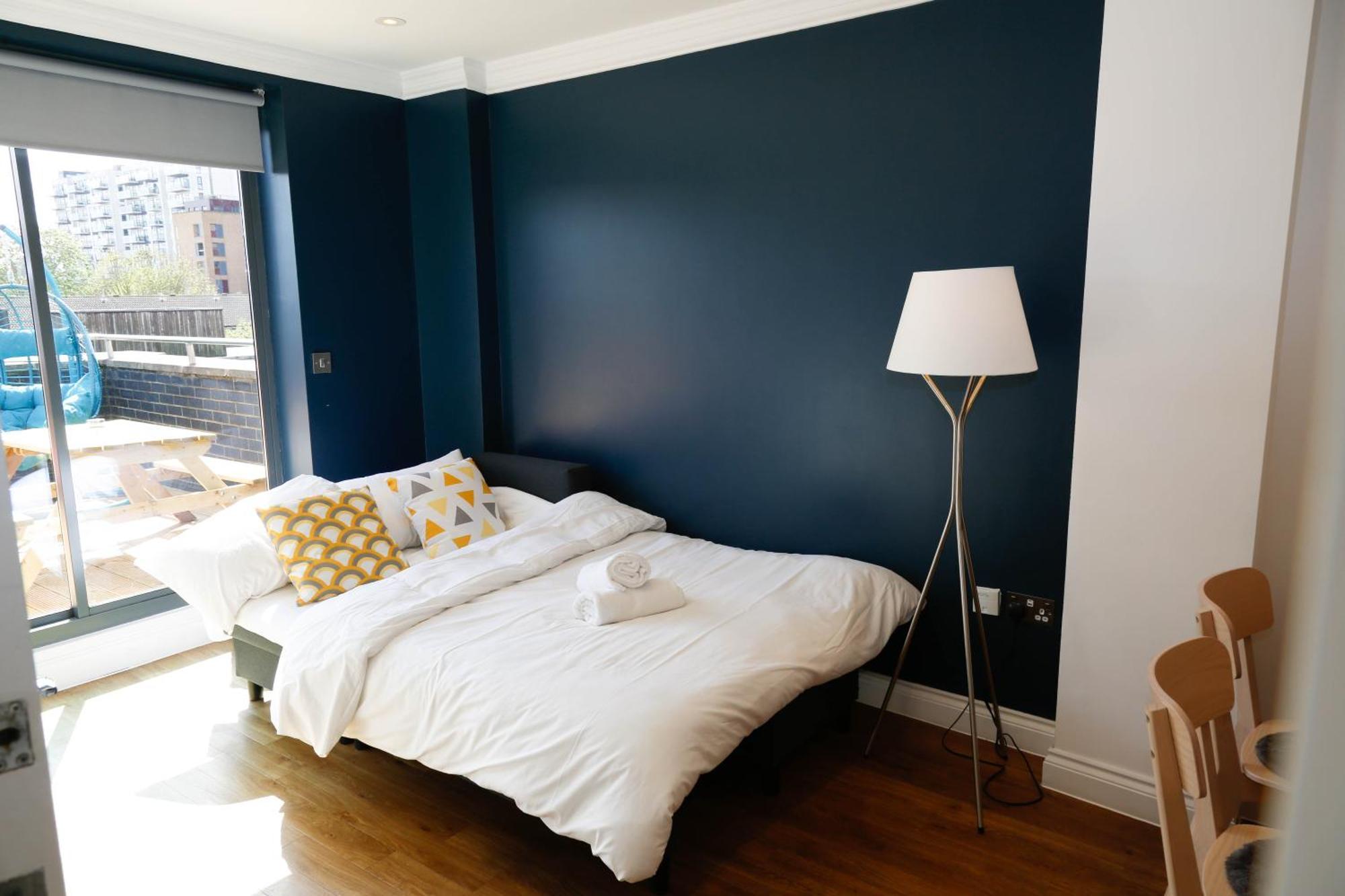 New Luxury Apartments In Central Location Next To Shops, Cafes, Bars & Metro Londen Buitenkant foto