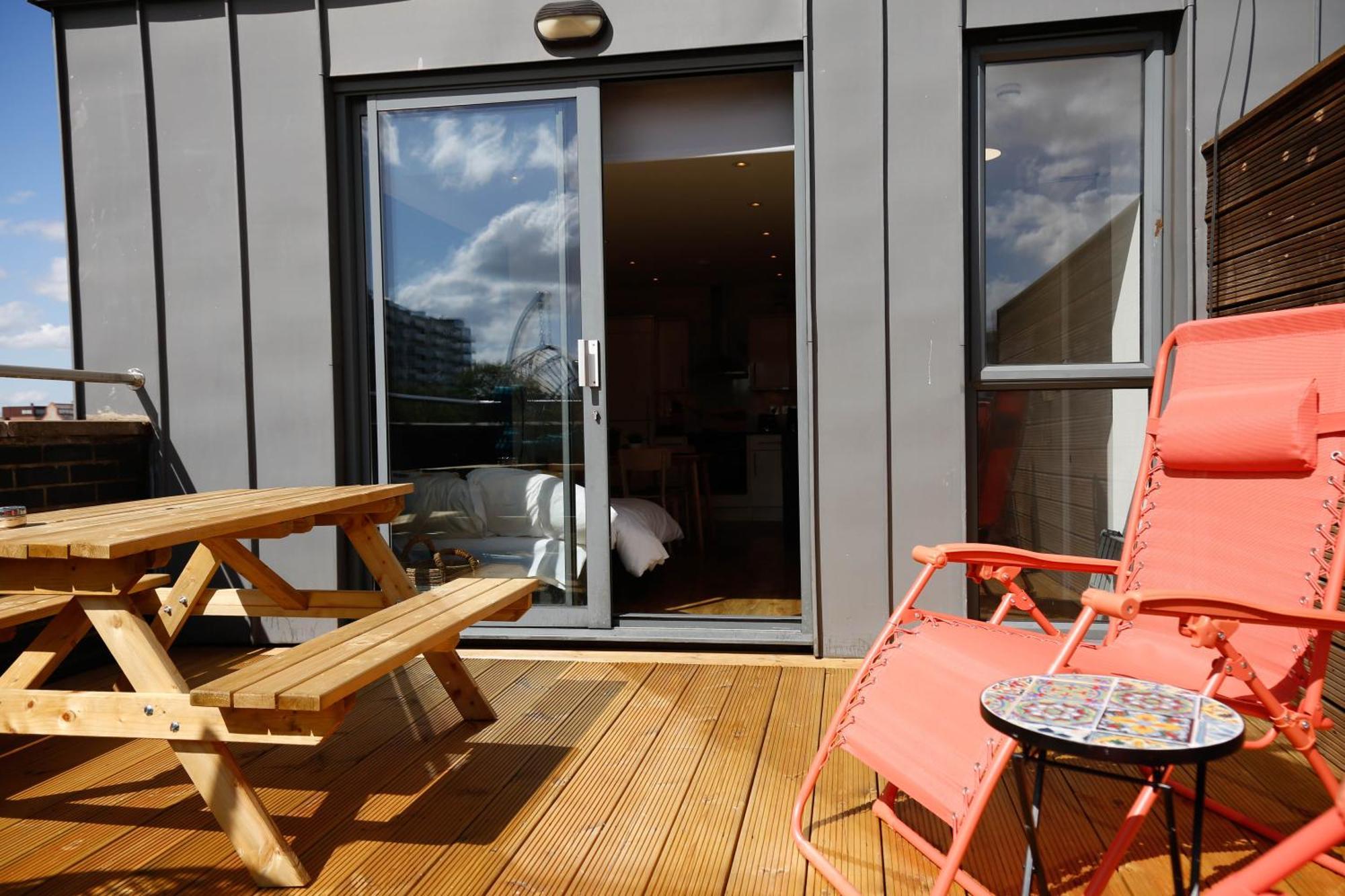 New Luxury Apartments In Central Location Next To Shops, Cafes, Bars & Metro Londen Buitenkant foto