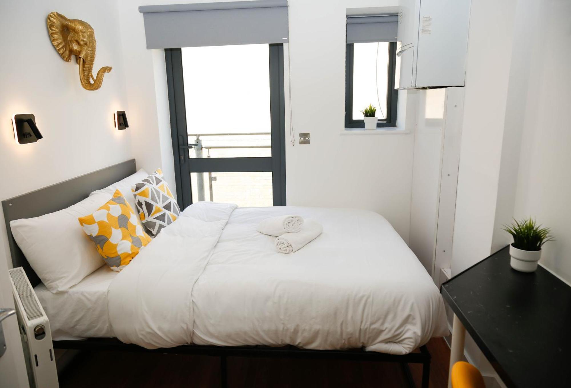 New Luxury Apartments In Central Location Next To Shops, Cafes, Bars & Metro Londen Buitenkant foto