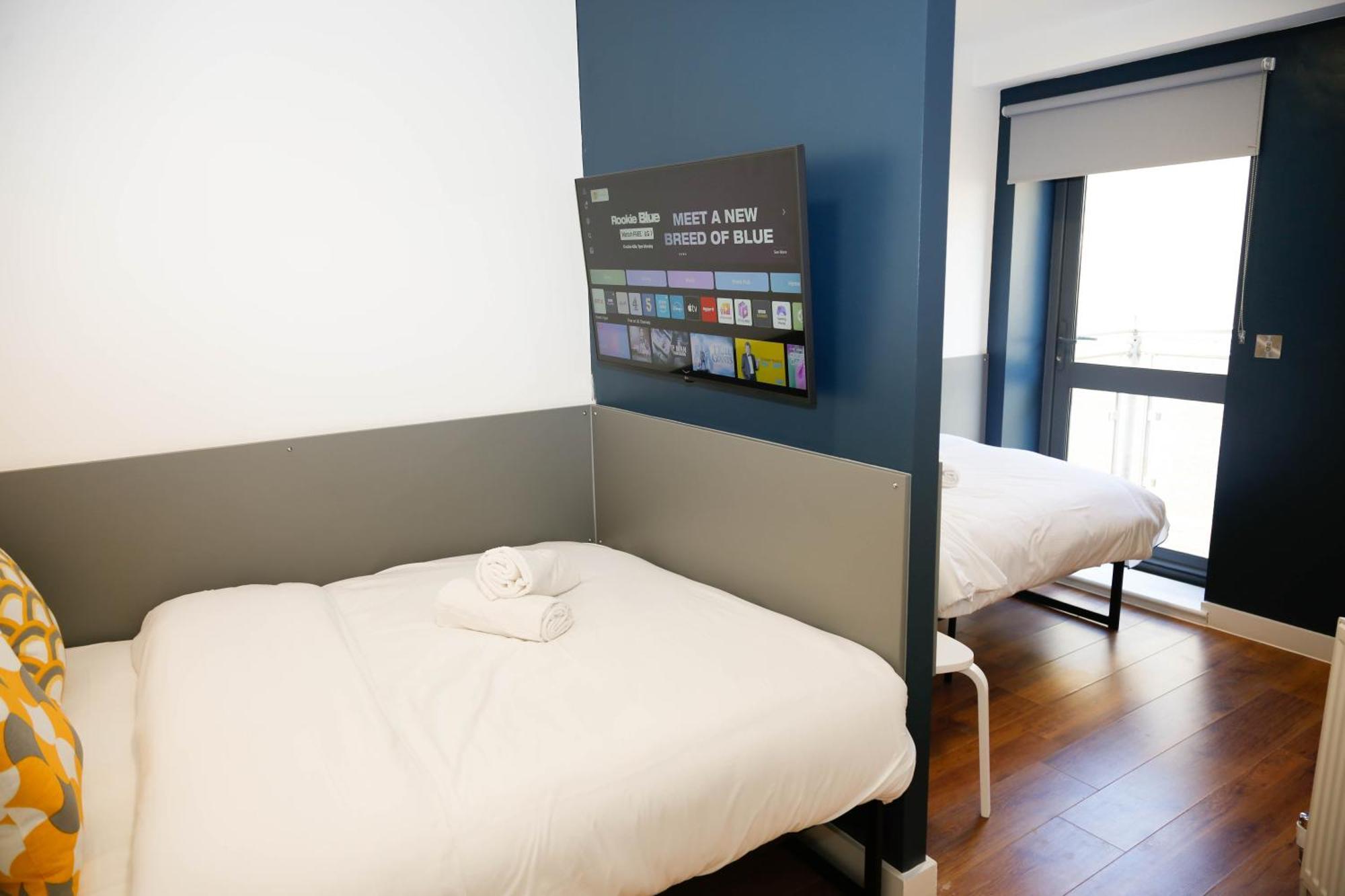New Luxury Apartments In Central Location Next To Shops, Cafes, Bars & Metro Londen Buitenkant foto